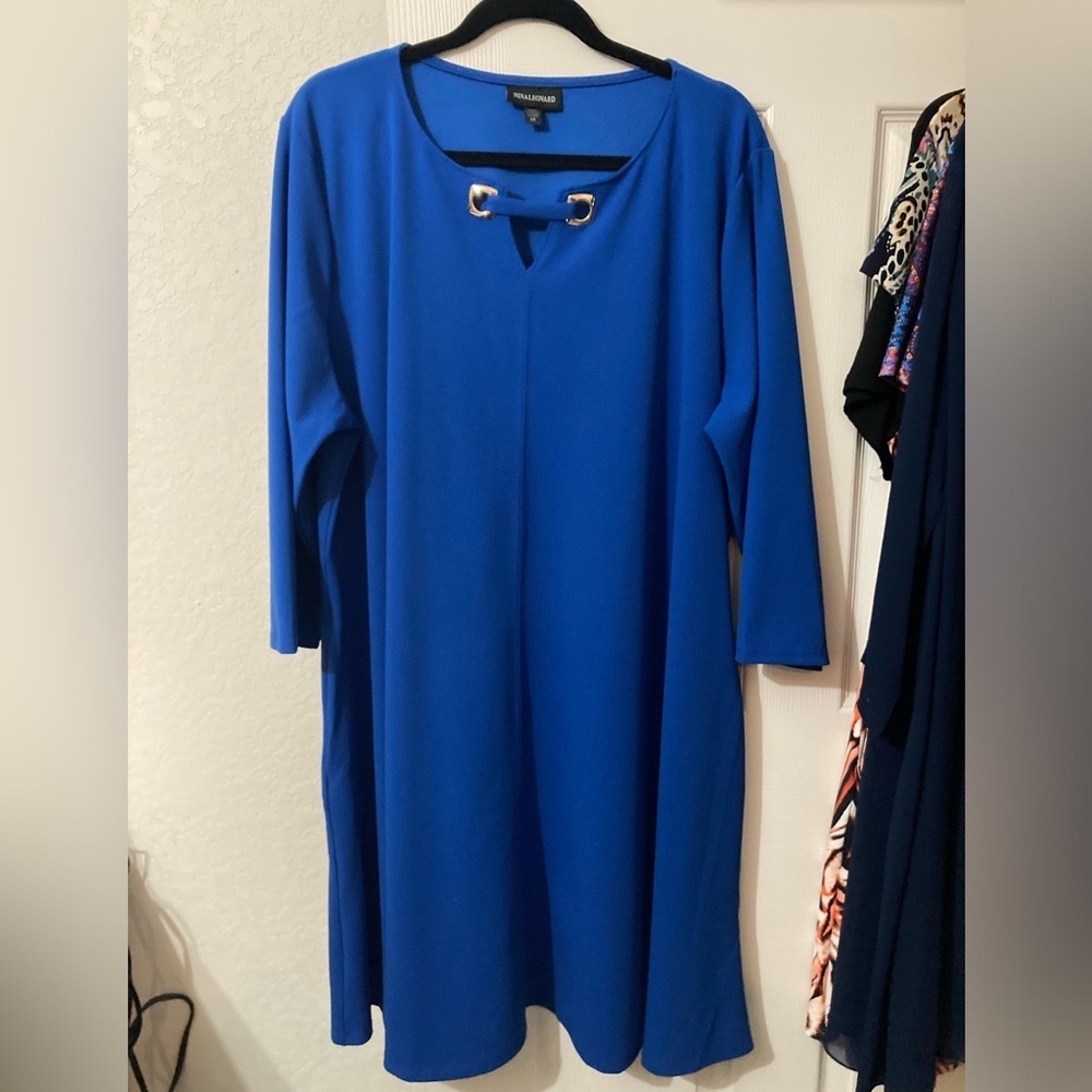 Stunning Nina Leonard dress with side pockets. - Picture 2 of 5